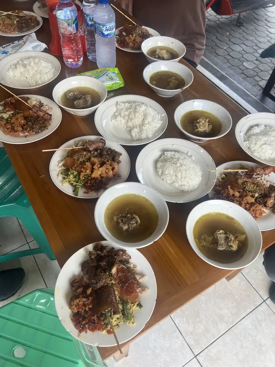 Warung Babi Guling Sari Dewi Bp. Dobil