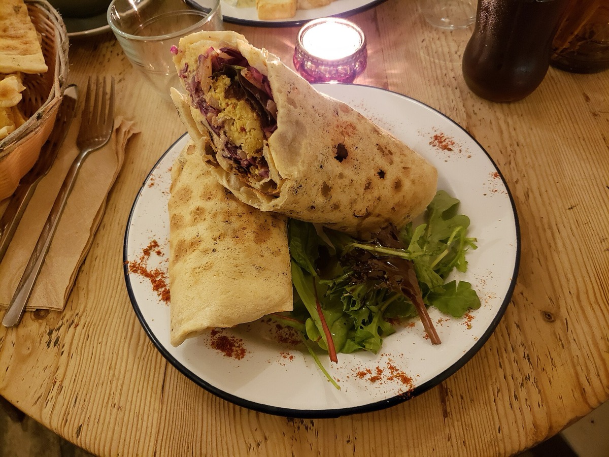 Falafel with hummus and flatbread on a plate